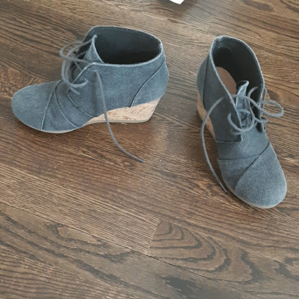 Pair of wedges